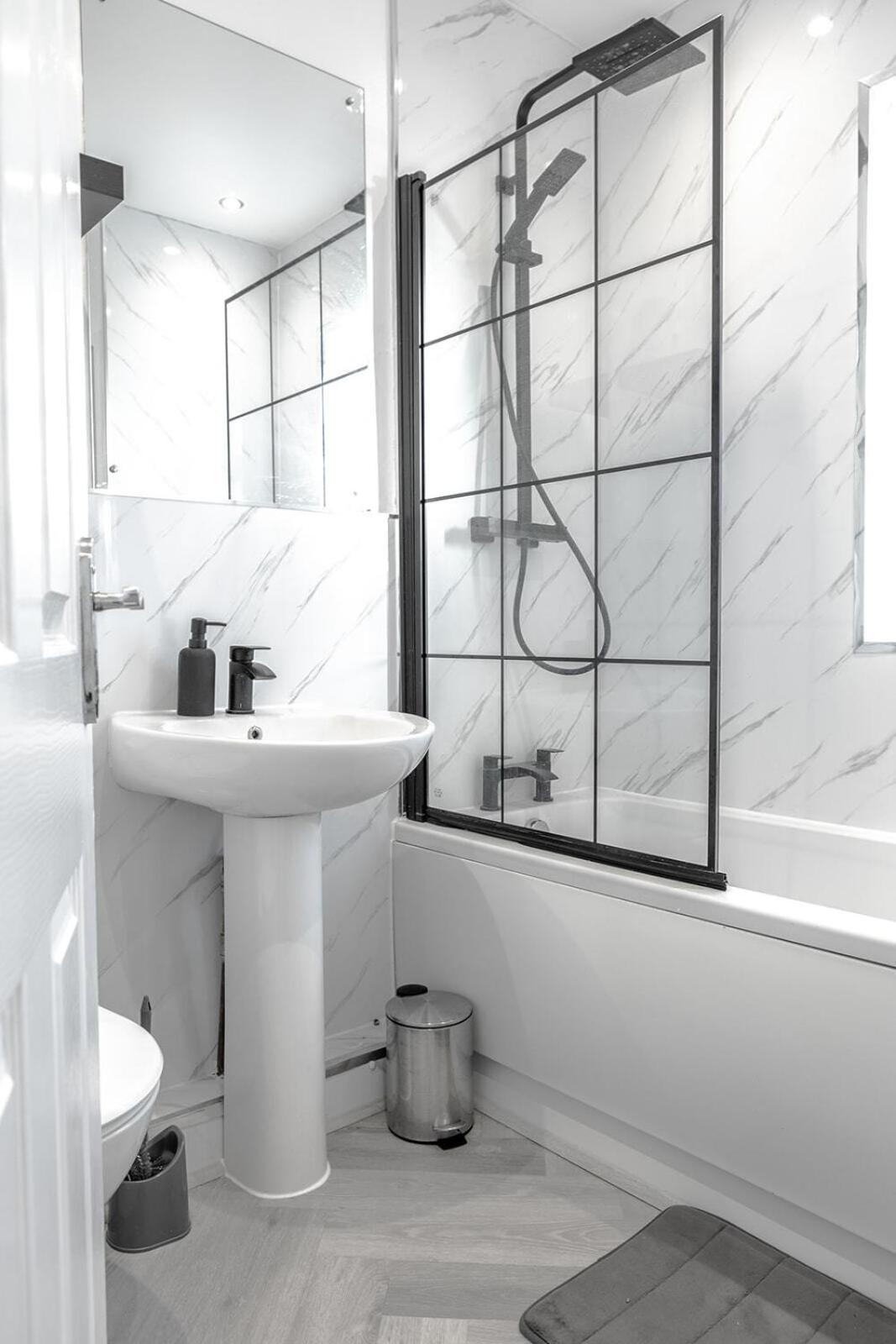 Lymer House - Stylish 3 Bedroom House In Wolverhampton Luaran gambar