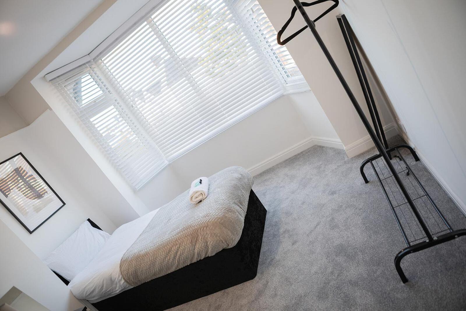 Lymer House - Stylish 3 Bedroom House In Wolverhampton Luaran gambar