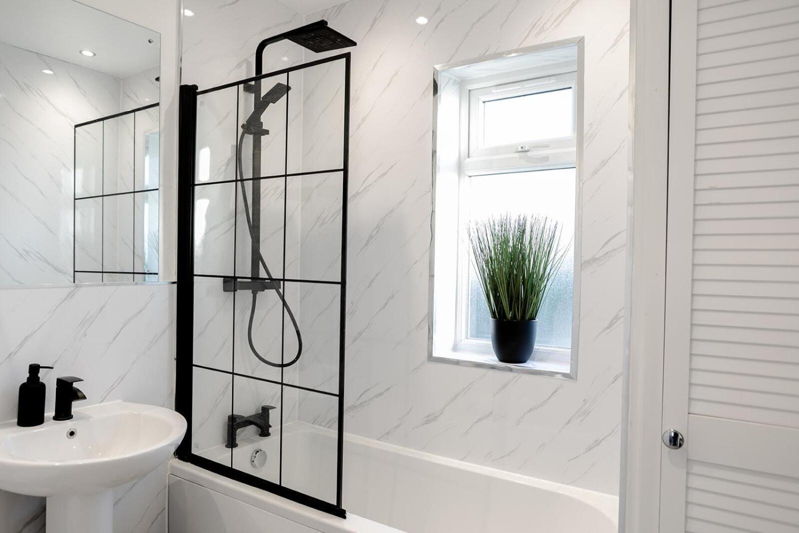Lymer House - Stylish 3 Bedroom House In Wolverhampton Luaran gambar